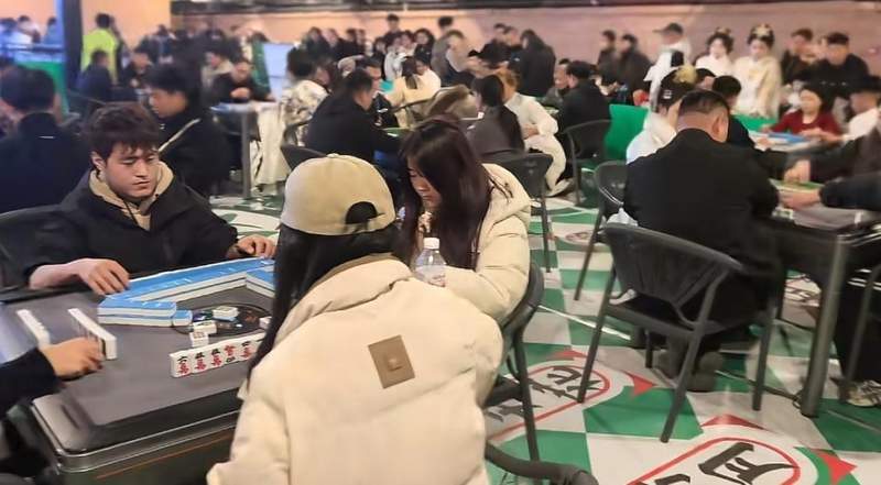  开封万岁山武侠城办麻将比赛，游客称晋级半决赛收获8张“银票”，景区：麻将馆不涉现金交易，全天免费开放 新闻