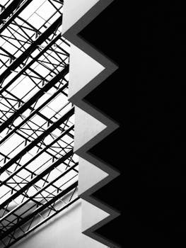  房地产行业深度调整期，京投发展主动剥离主业，转向轻型运营模式。 股票财经