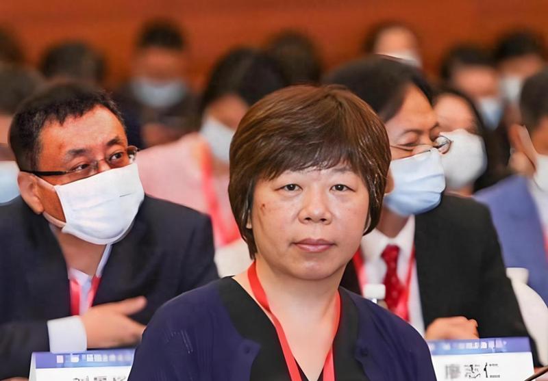  立讯精密冲刺港股：9个月营收2209亿 厂妹出身的王来春身价855亿 新闻