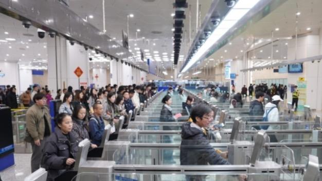  【技术解码】深港高铁千万客流量背后的运营逻辑与口岸革新 新闻