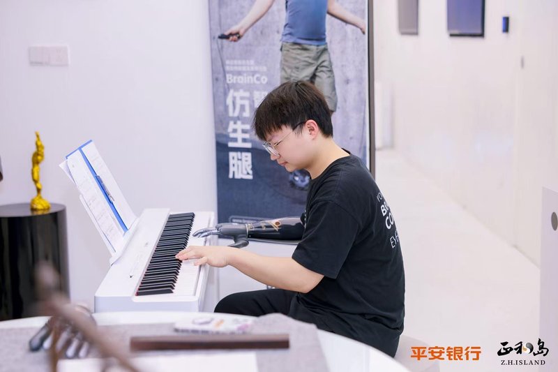  非侵入式脑机接口：从实验室到消费市场的技术突破路径 IT技术