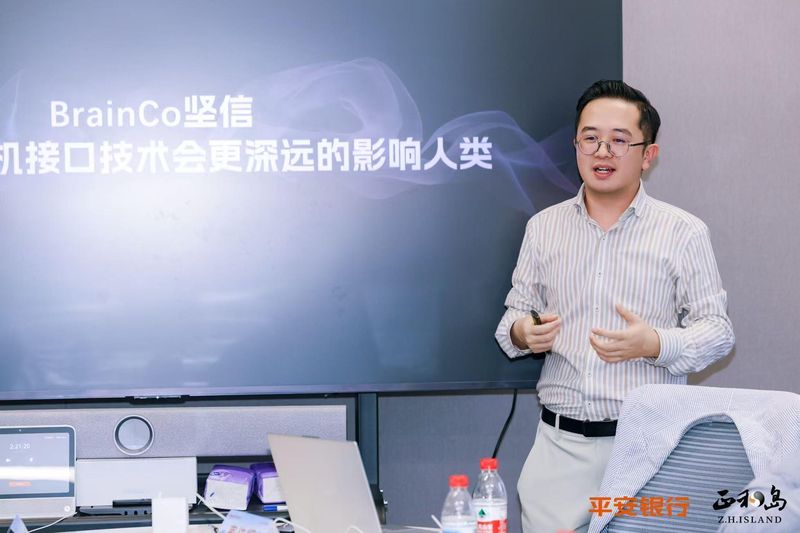  非侵入式脑机接口：从实验室到消费市场的技术突破路径 IT技术