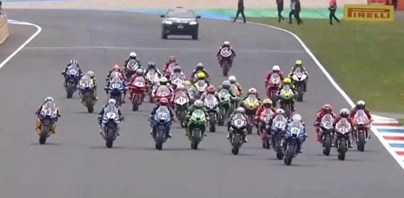  WSBK荷兰站数据复盘：德比斯与卡里卡苏洛的赛道效率对比分析 体育新闻